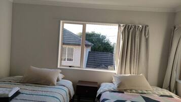 5 Schlafzimmer, Bügeleisen/Bügelbrett, kostenloses WLAN, Bettwäsche