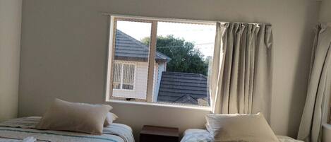 5 habitaciones, tabla de planchar con plancha y wifi gratis