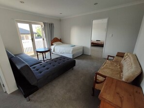 5 bedrooms, iron/ironing board, free WiFi, bed sheets