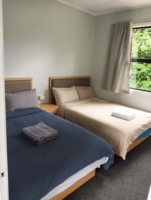 5 bedrooms, free WiFi, bed sheets