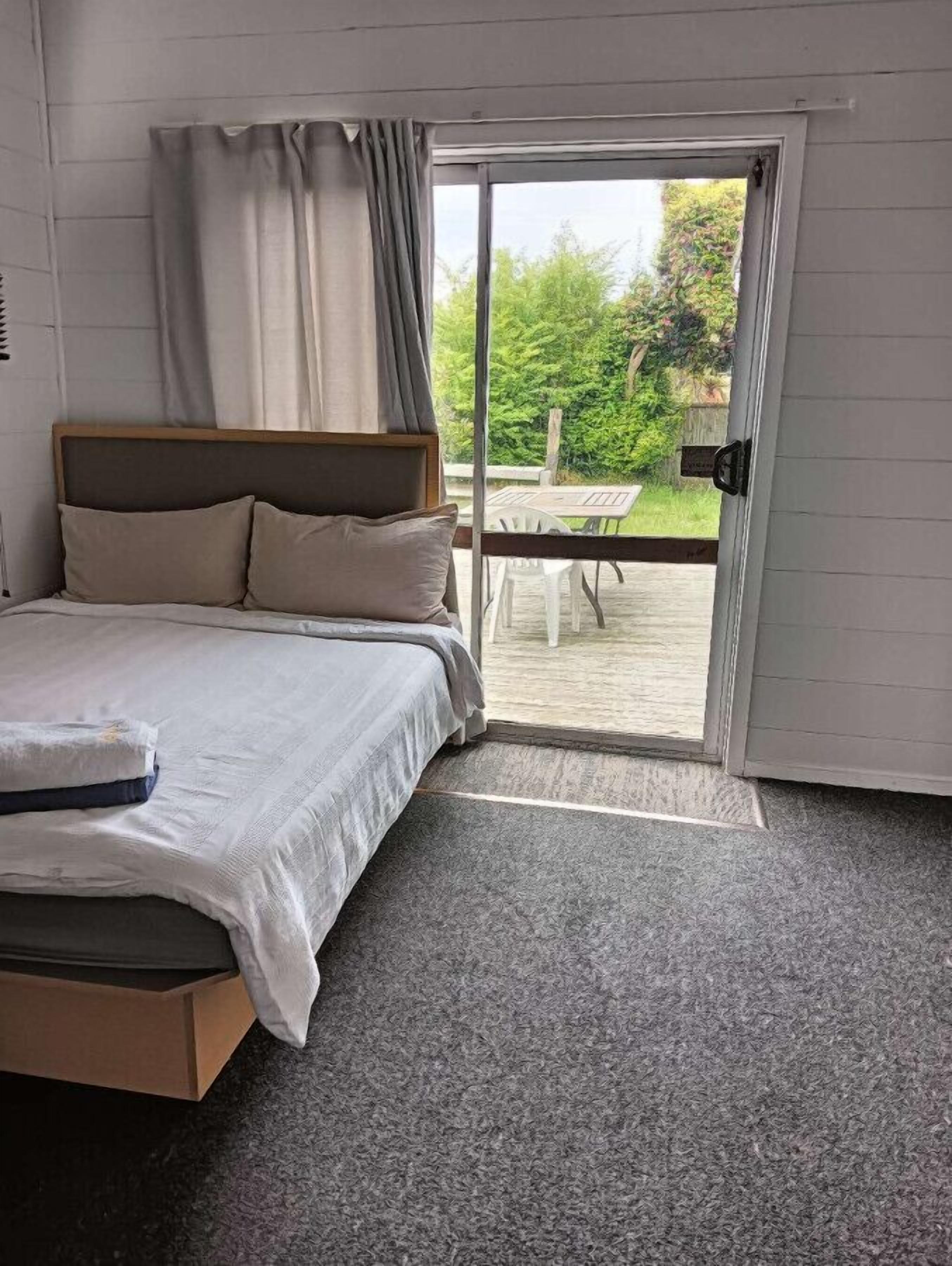 5 bedrooms, free WiFi, bed sheets