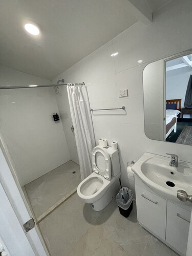 1 Double and 1 single Bed unit B