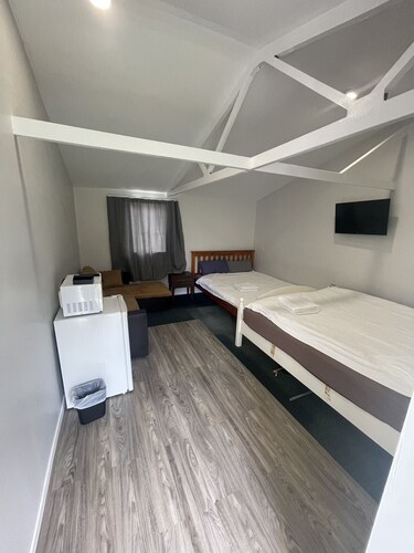 1 Double and 1 single Bed unit B