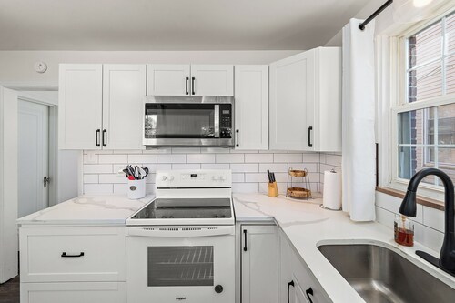 	Charming Sewickley Village House, 2BR + Office/Futon, Walk to Shops