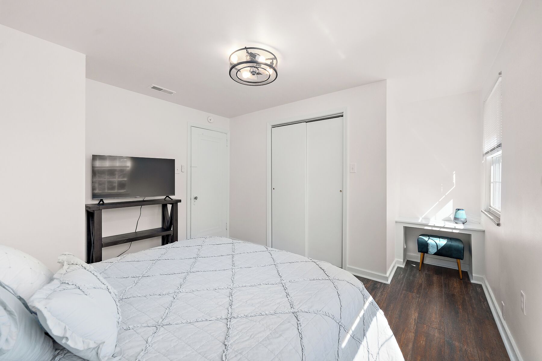 2 habitaciones, escritorio, cuna de viaje y wifi 