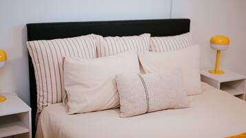 2 عدّة غرف نوم ومكتب ومكواة/لوح كي وواي فاي مجانًا