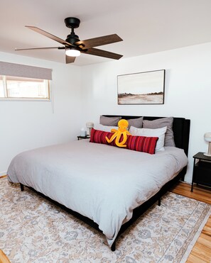 2 bedrooms, desk, iron/ironing board, free WiFi