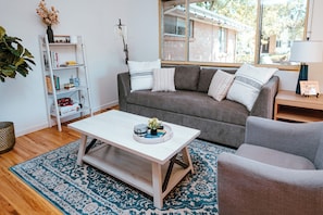 スマートテレビ、書庫、PC モニター