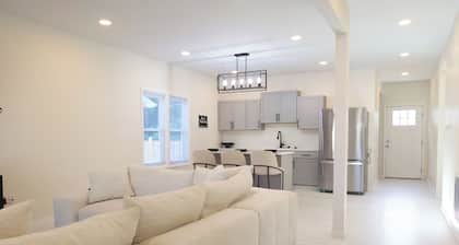 Brand new 4-bedroom located 5 minutes from downtown
