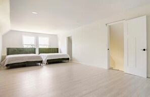 4 bedrooms, iron/ironing board, WiFi, bed sheets