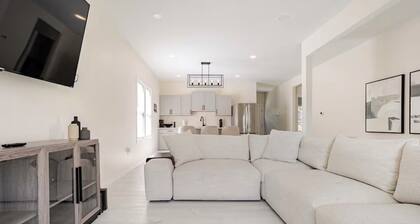 Brand new 4-bedroom located 5 minutes from downtown