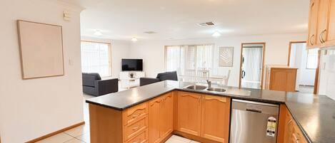 المنشأة من الداخل