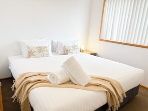 4 bedrooms, iron/ironing board, bed sheets
