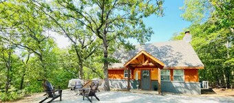 Charming 2-bedroom cottage/cabin in serene Cookson, Ok right on Lake Tenkiller.