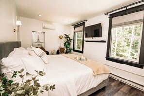 4 bedrooms, travel crib, free WiFi, bed sheets