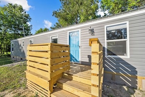 Terrace/patio - Villa Slate Coastal Country Retreat PCS • Nurses • Contractors- Weekly & Monthly (Jacksonville)