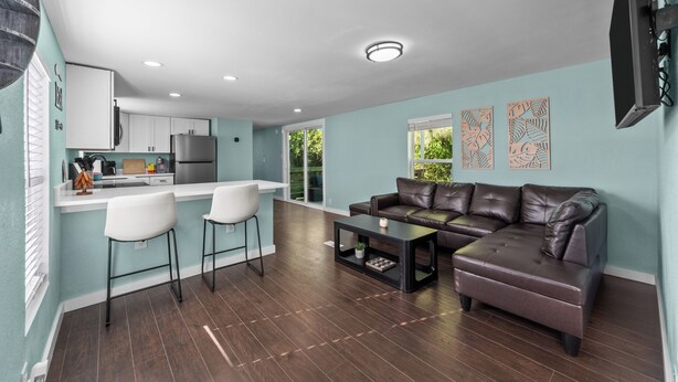 A modern living space with a kitchen, dining area, and seating area. - Villa Slate Coastal Country Retreat PCS • Nurses • Contractors- Weekly & Monthly (Jacksonville)