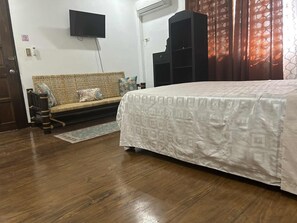 4 quartos, ferros/tábuas de passar roupa, acesso à internet