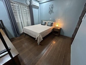 4 bedrooms, iron/ironing board, Internet, bed sheets