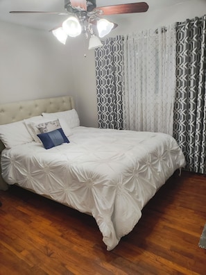 3 bedrooms, iron/ironing board, WiFi, bed sheets
