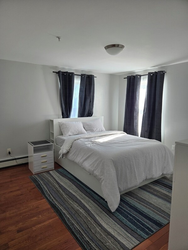 2 habitaciones, tabla de planchar con plancha, wifi y ropa de cama 