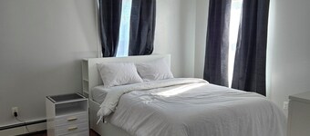 Peaceful 2-bedroom condo with AC in charming Roslindale