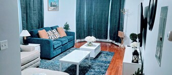 Peaceful 2-bedroom condo with AC in charming Roslindale