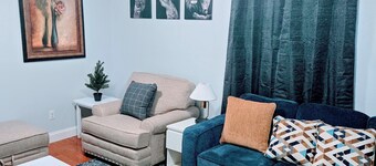 Peaceful 2-bedroom condo with AC in charming Roslindale