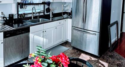 Peaceful 2-bedroom condo with AC in charming Roslindale