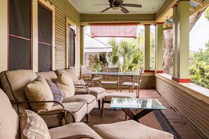 Outdoor dining - Casa Venus (San Antonio)