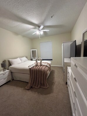 2 habitaciones, tabla de planchar con plancha, wifi y ropa de cama 