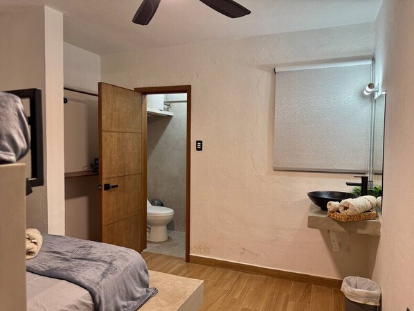 1 bedroom, desk, iron/ironing board, WiFi