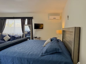 1 bedroom, desk, iron/ironing board, WiFi