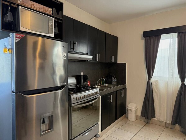 Fridge, microwave, oven, stovetop - Suite en el corazón de la Zona Dorada By Partner H (Mazatlan)