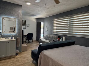 1 bedroom, desk, iron/ironing board, WiFi