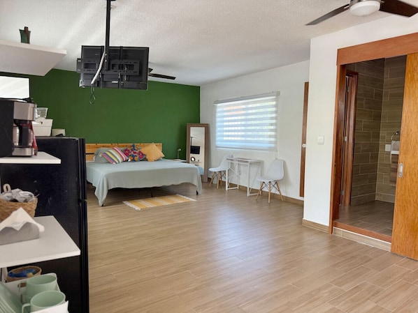 1 bedroom, desk, WiFi, bed sheets