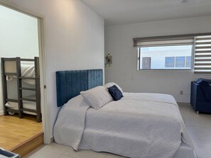 2 habitaciones, escritorio, wifi y ropa de cama 