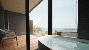 Suite junior, planta baja | Vista del balcón
