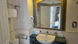 Hair dryer - Queen Bed Studio in Legend Hotel Close to Beach (Surfers Paradise)