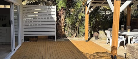 تناول الطعام بالخارج