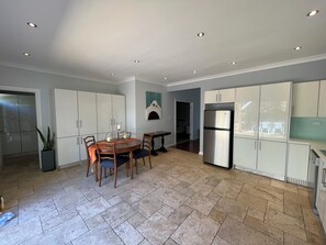 Interior - Private, clean & charming cottage, close to beaches, transport & restaurants. (Seaforth)