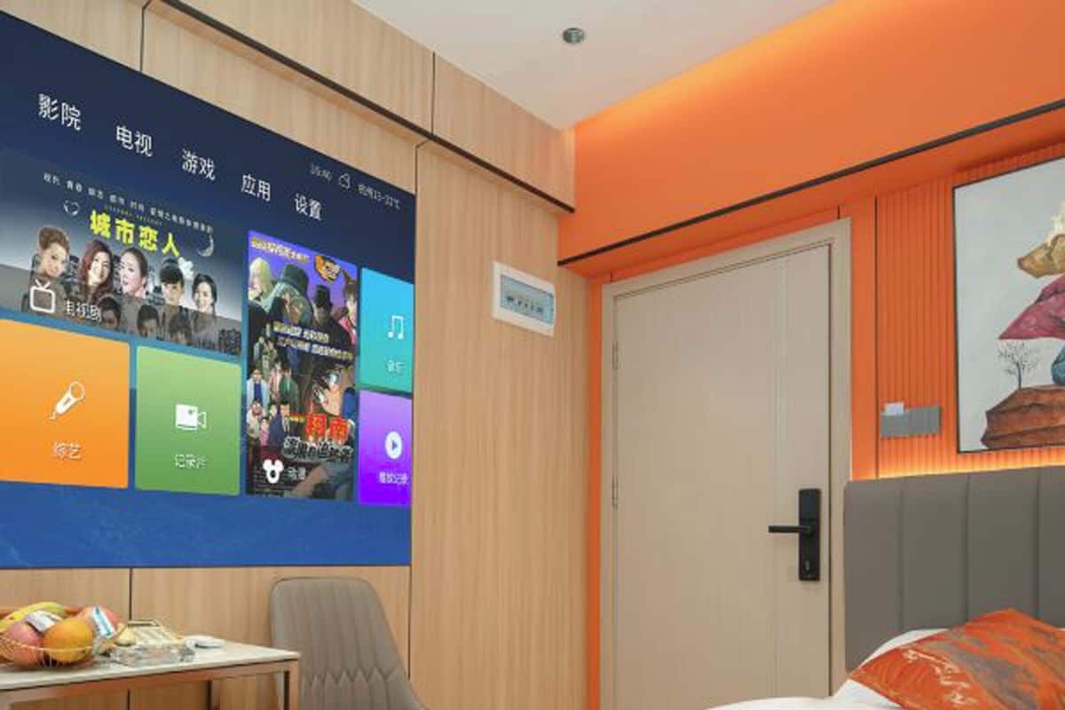 Quarto solteiro superluxo | Espaço de trabalho para notebook, Wi-Fi de cortesia