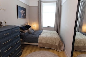 1 chambre, fer et planche à repasser, Wi-Fi, draps fournis