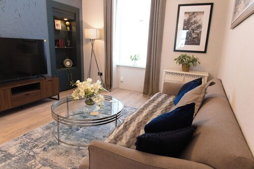 Cosy 1-Bedroom Flat, Walk to Beaches