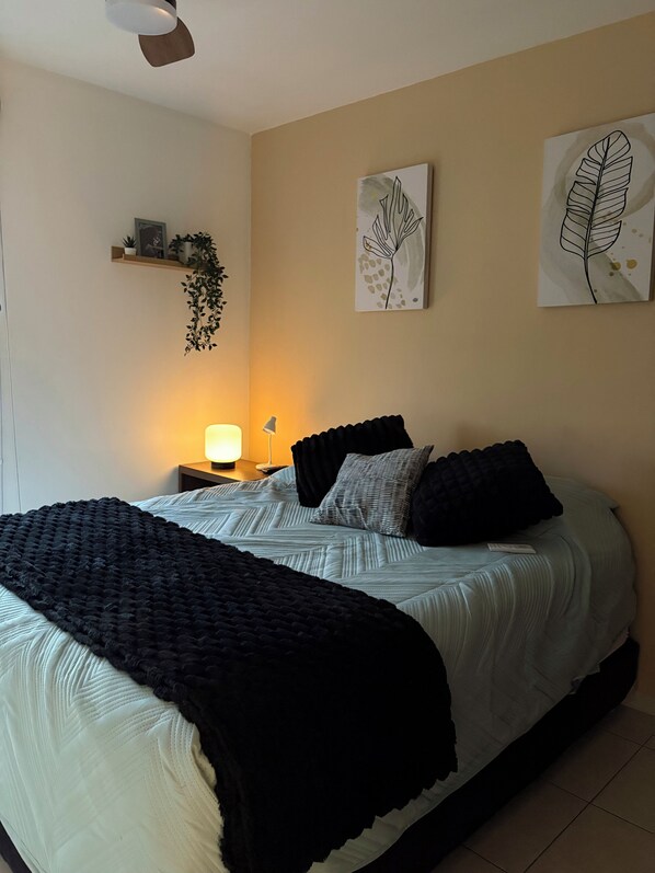 2 dormitorios, tabla de planchar con plancha, Internet y ropa de cama