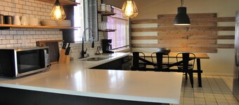 El Chuco Home W/ Pool, Pool Table,15 min Downtown