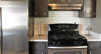 El Chuco Home W/ Pool, Pool Table,15 min Downtown