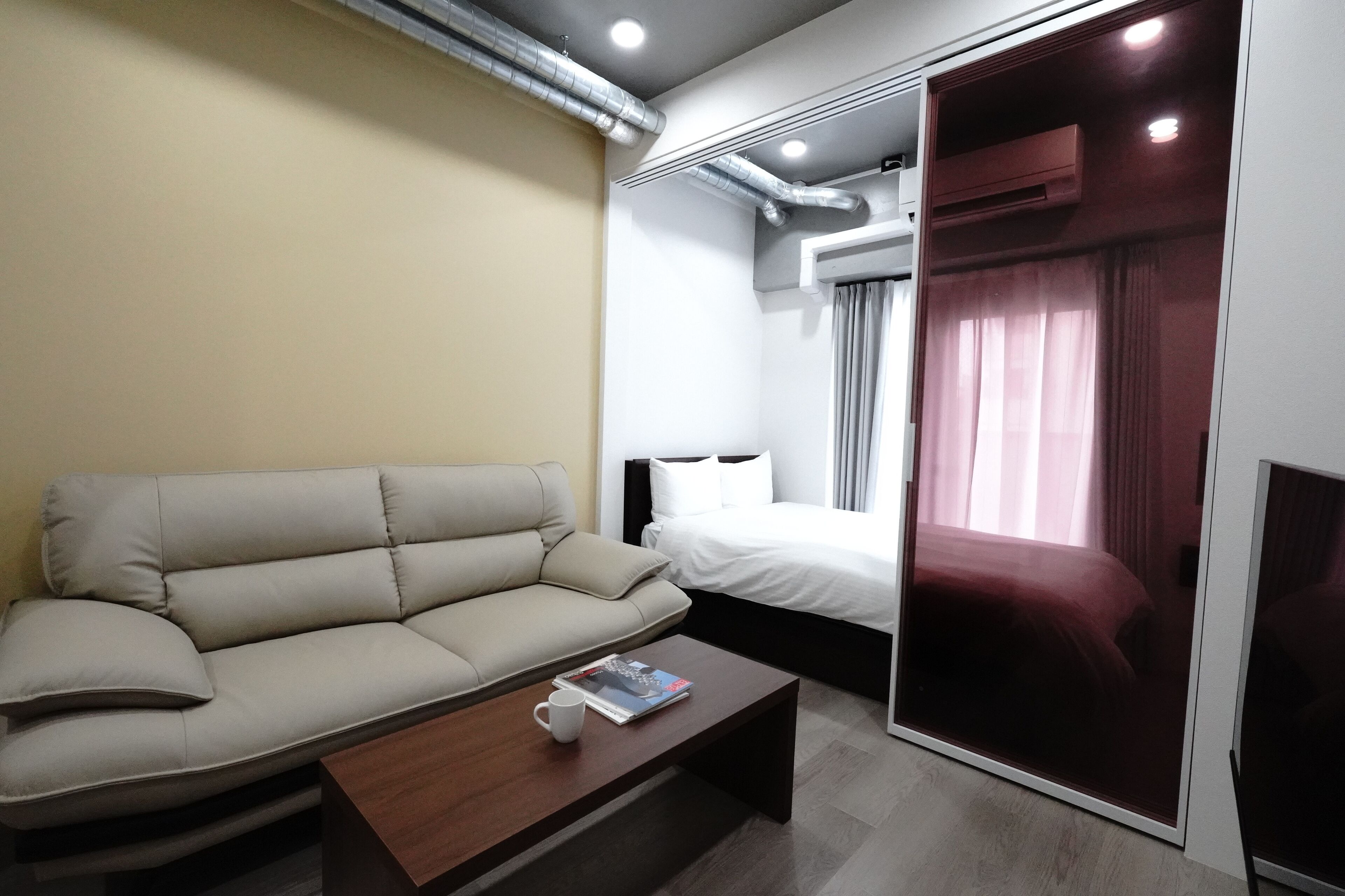 Room 202, Non Smoking