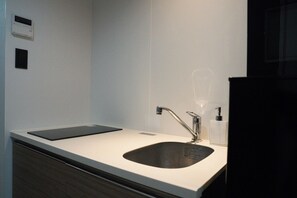 Fridge, microwave, stovetop, cookware/dishes/utensils