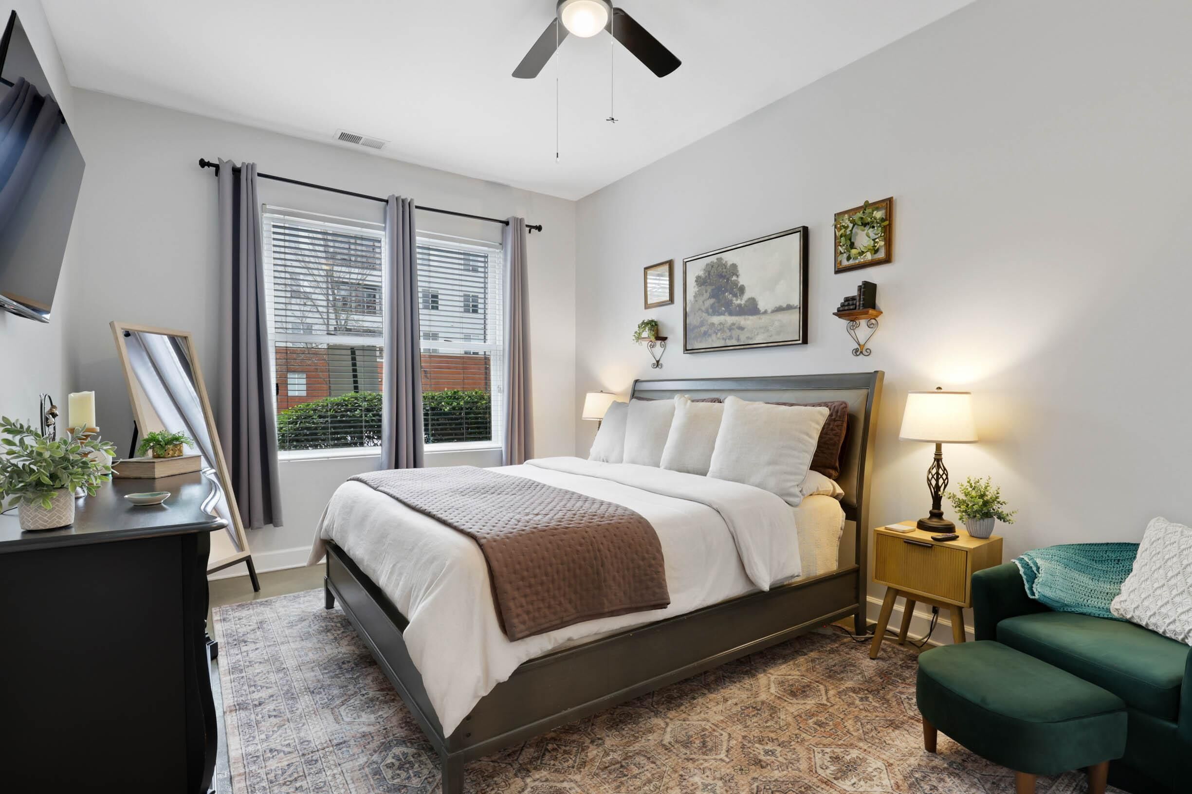 1 soverom, skrivebord, strykejern/-brett og wi-fi (inkludert)